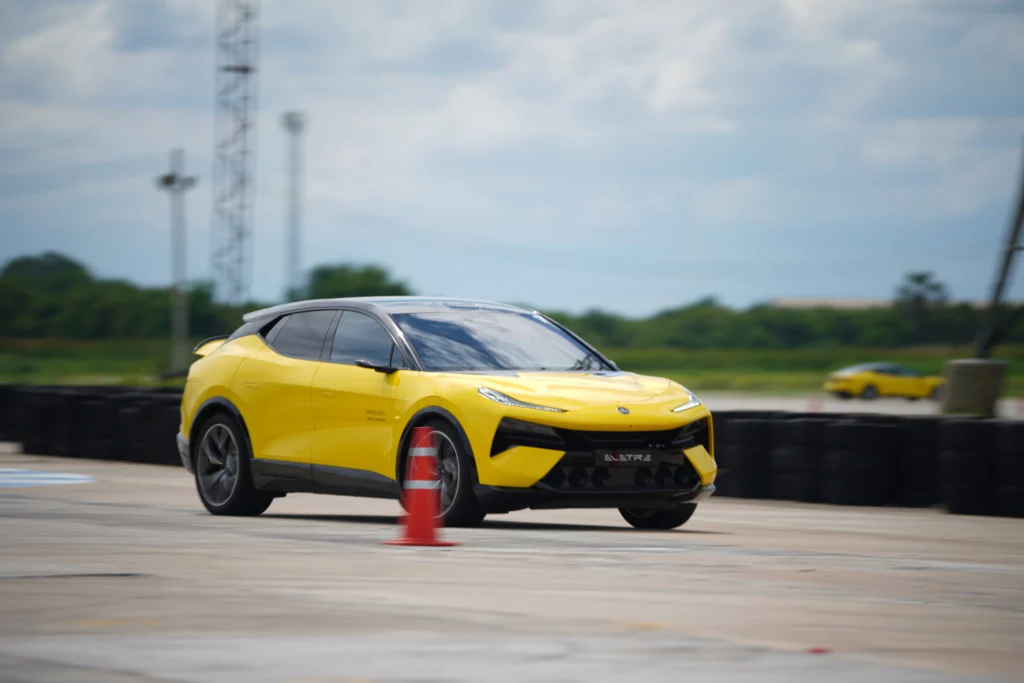Lotus Electre Lotus Electre